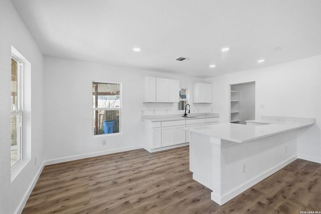 808 college, Seguin, TX 78155