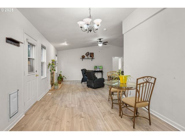 618 Ne FALOMA Rd, Portland, OR 97211