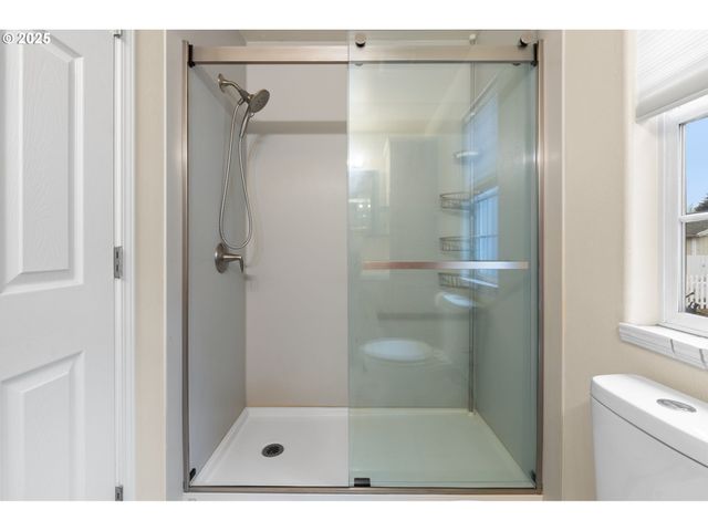 618 Ne FALOMA Rd, Portland, OR 97211