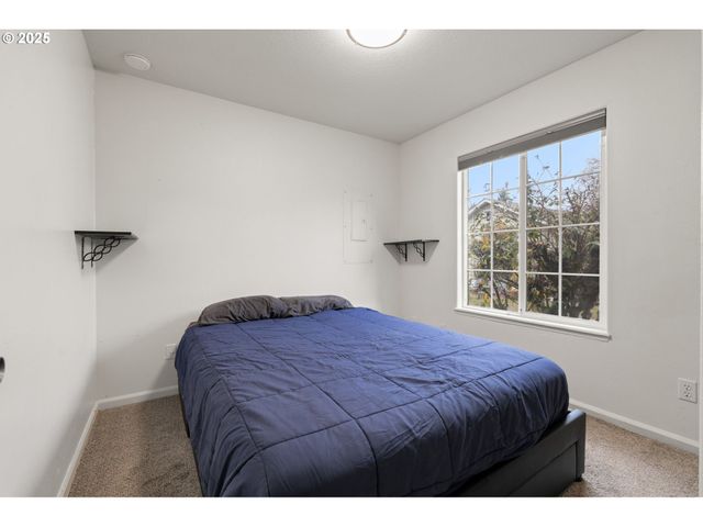 618 Ne FALOMA Rd, Portland, OR 97211