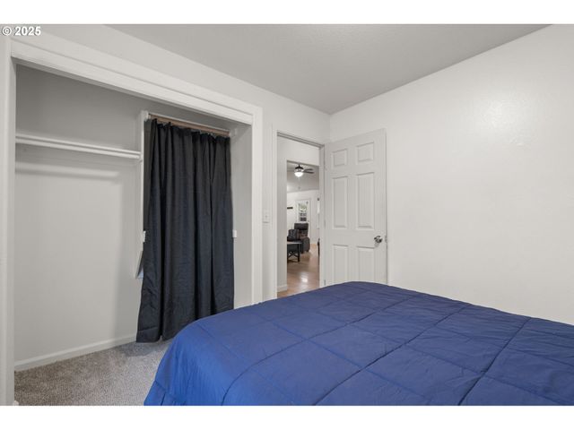 618 Ne FALOMA Rd, Portland, OR 97211