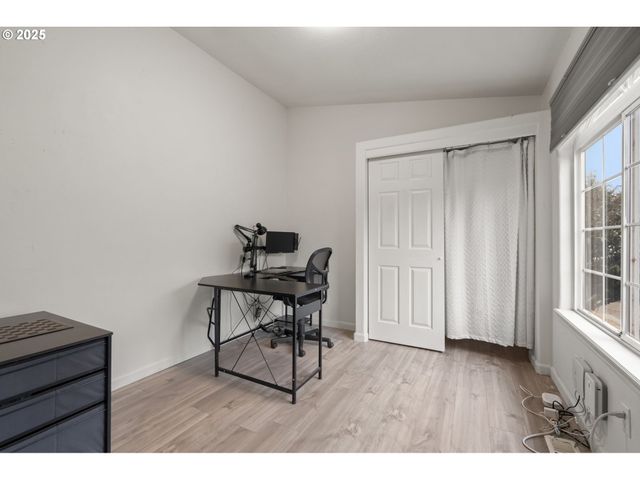 618 Ne FALOMA Rd, Portland, OR 97211