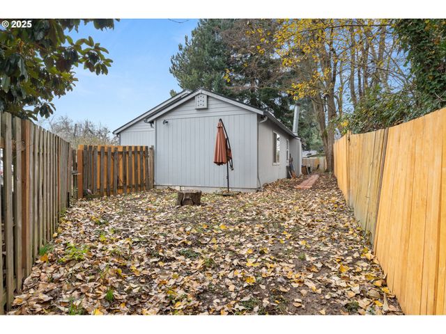618 Ne FALOMA Rd, Portland, OR 97211