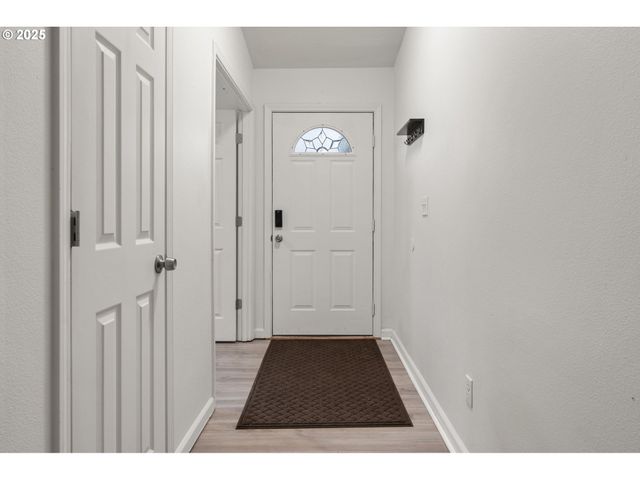 618 Ne FALOMA Rd, Portland, OR 97211