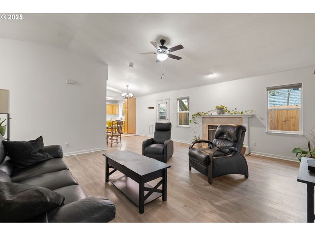 618 Ne FALOMA Rd, Portland, OR 97211