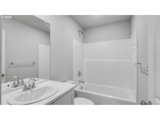 2255 Sawtelle Dr, Woodburn, OR 97071