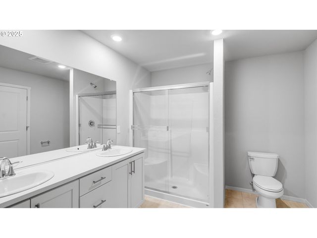 2255 Sawtelle Dr, Woodburn, OR 97071