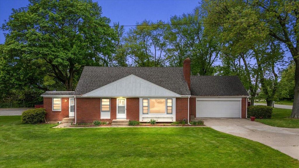 3035 E Paris Avenue, Grand Rapids, MI 49512
