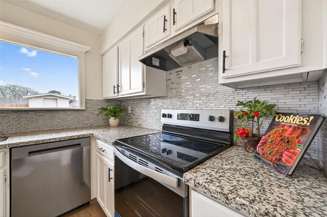 222 Tara Plantation Drive, Richmond, TX 77469