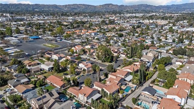 6920 Loma Verde, Canoga Park (los Angeles), CA 91303