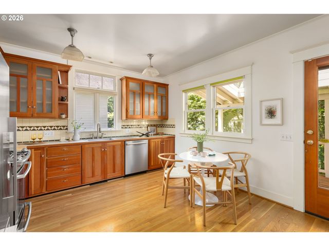 2827 Ne 20TH Ave, Portland, OR 97212