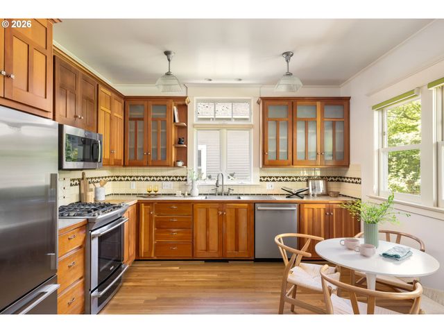 2827 Ne 20TH Ave, Portland, OR 97212