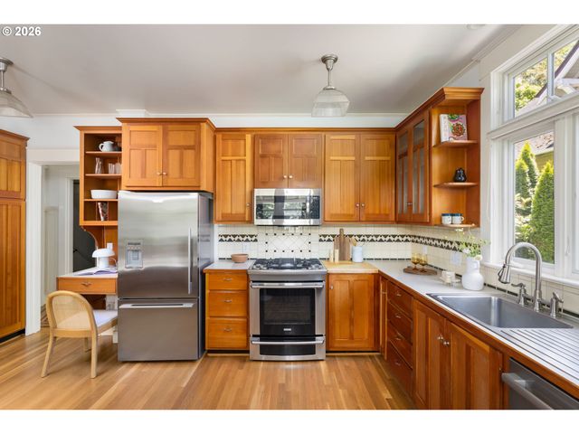 2827 Ne 20TH Ave, Portland, OR 97212