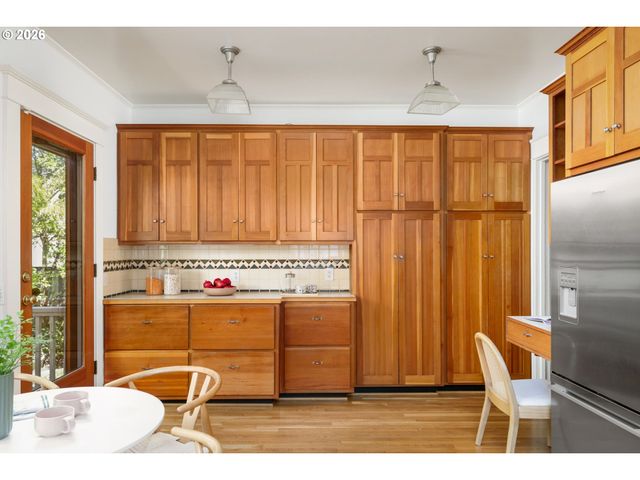 2827 Ne 20TH Ave, Portland, OR 97212
