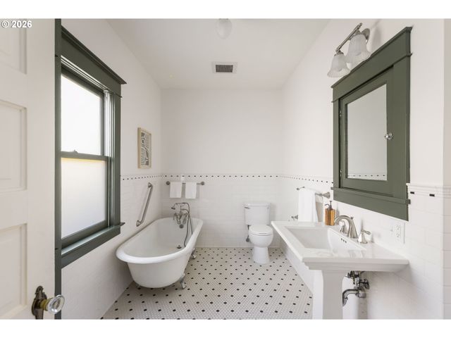 2827 Ne 20TH Ave, Portland, OR 97212
