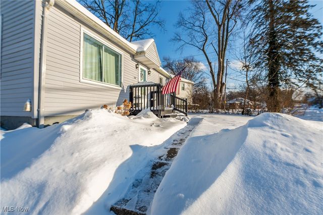 147 Woolf Avenue, Akron, OH 44312