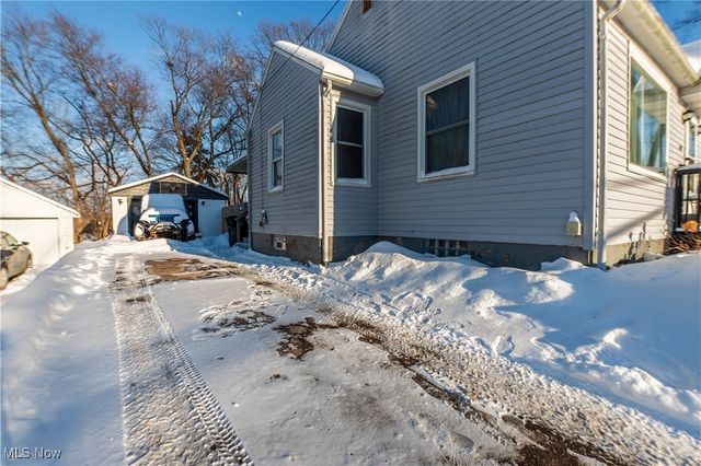 147 Woolf Avenue, Akron, OH 44312