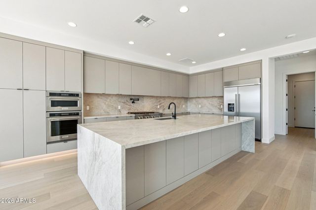 2351 E AQUARIUS Place, Chandler, AZ 85249