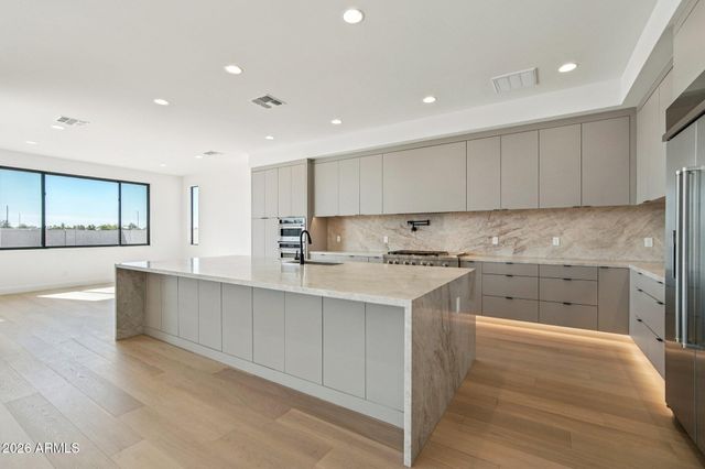 2351 E AQUARIUS Place, Chandler, AZ 85249