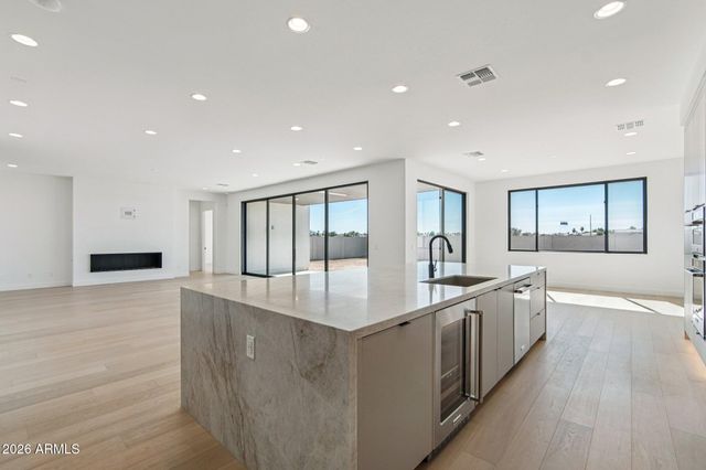 2351 E AQUARIUS Place, Chandler, AZ 85249