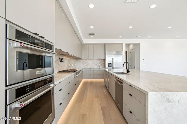 2351 E AQUARIUS Place, Chandler, AZ 85249