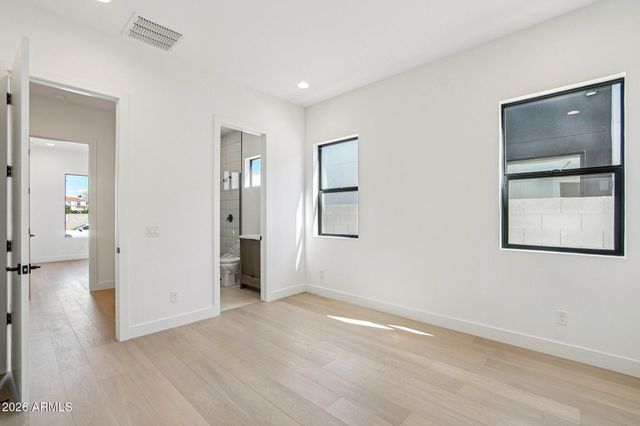 2351 E AQUARIUS Place, Chandler, AZ 85249