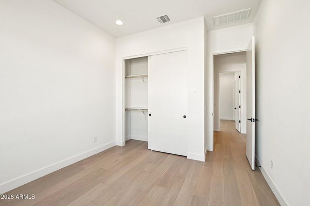 2351 E AQUARIUS Place, Chandler, AZ 85249