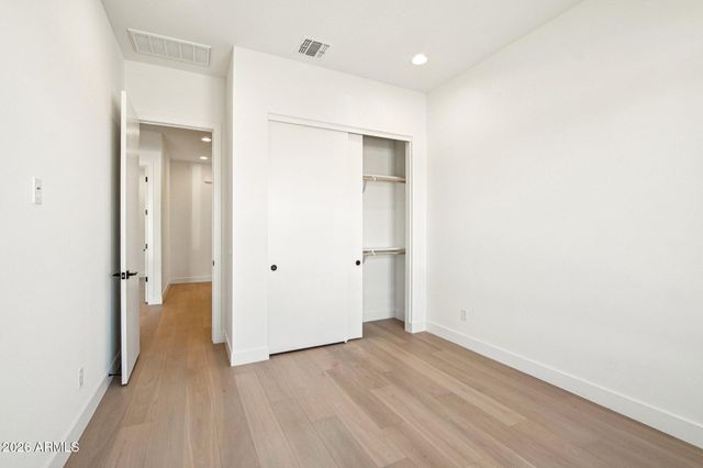 2351 E AQUARIUS Place, Chandler, AZ 85249