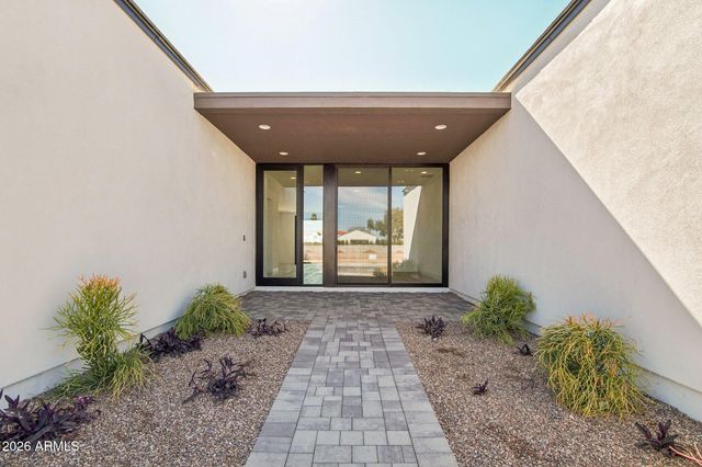 2351 E AQUARIUS Place, Chandler, AZ 85249