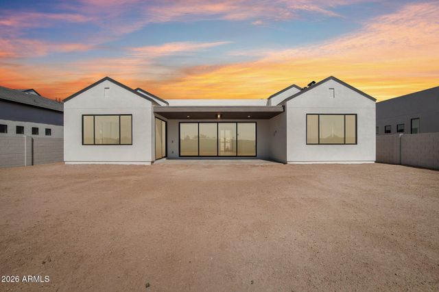 2351 E AQUARIUS Place, Chandler, AZ 85249