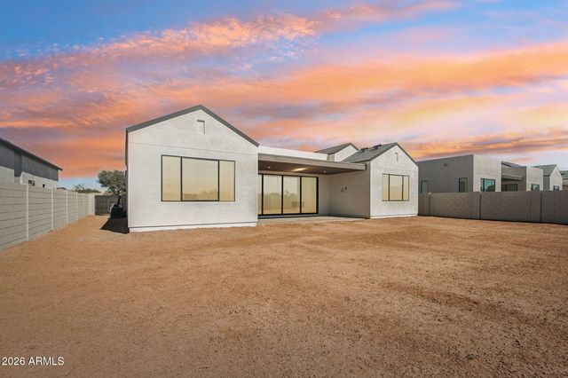 2351 E AQUARIUS Place, Chandler, AZ 85249