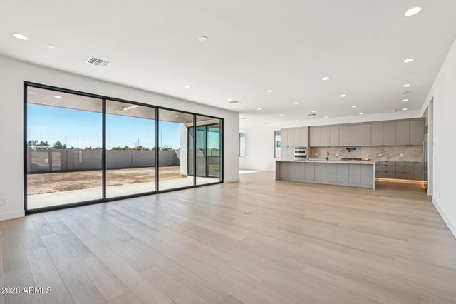 2351 E AQUARIUS Place, Chandler, AZ 85249