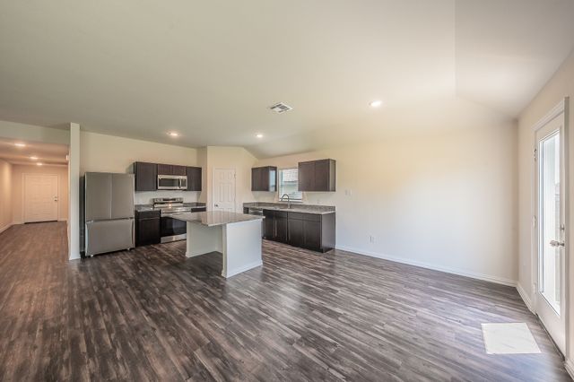 433 Rose Avenue, Cleburne, TX 76033