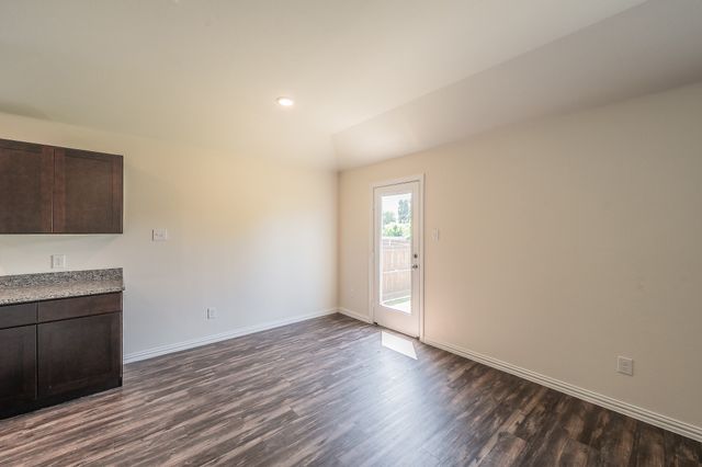 433 Rose Avenue, Cleburne, TX 76033