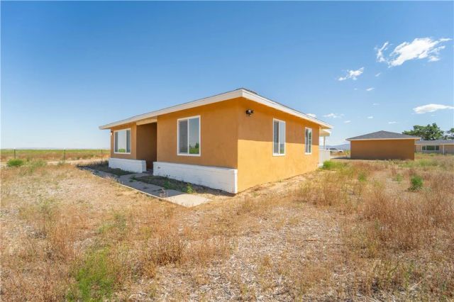 49040 70th West, Lancaster, CA 93536