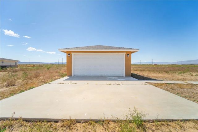 49040 70th West, Lancaster, CA 93536