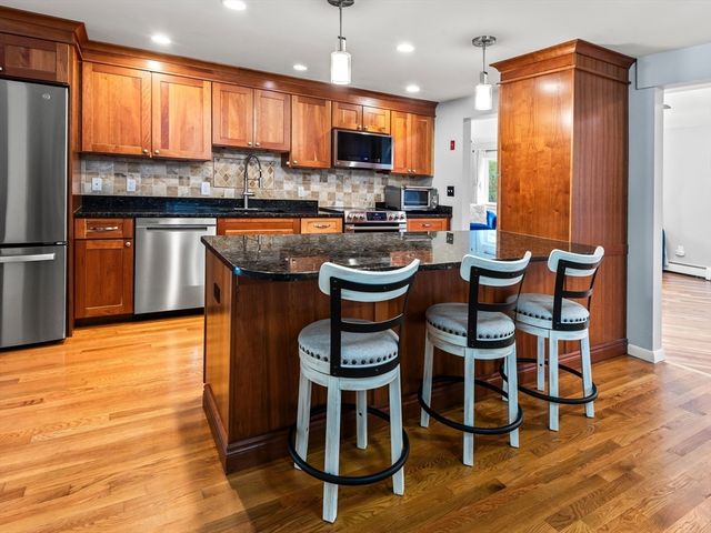 65 Briarcliff Ln, Holliston, MA 01746