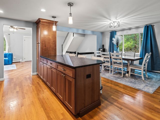 65 Briarcliff Ln, Holliston, MA 01746