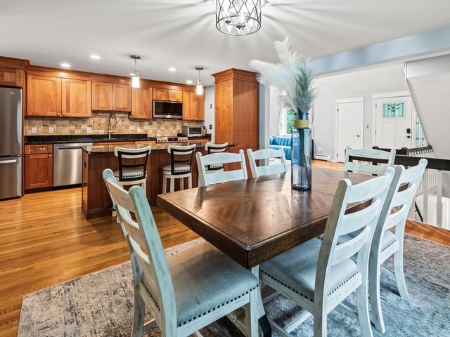 65 Briarcliff Ln, Holliston, MA 01746