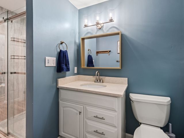 65 Briarcliff Ln, Holliston, MA 01746