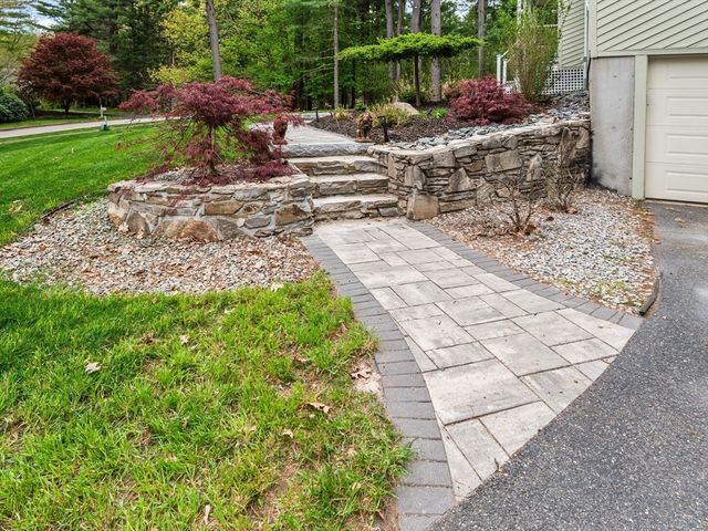 65 Briarcliff Ln, Holliston, MA 01746