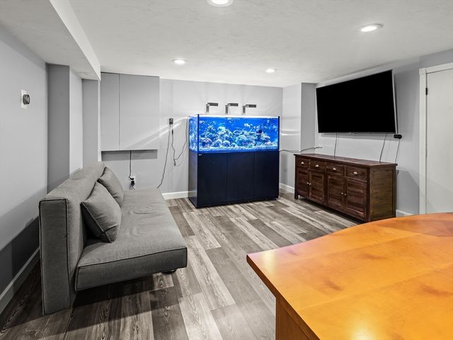 65 Briarcliff Ln, Holliston, MA 01746