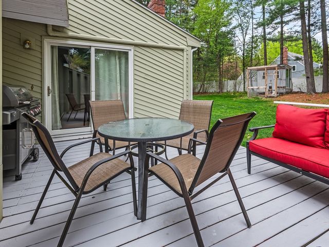 65 Briarcliff Ln, Holliston, MA 01746