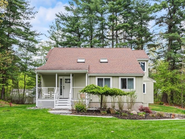65 Briarcliff Ln, Holliston, MA 01746