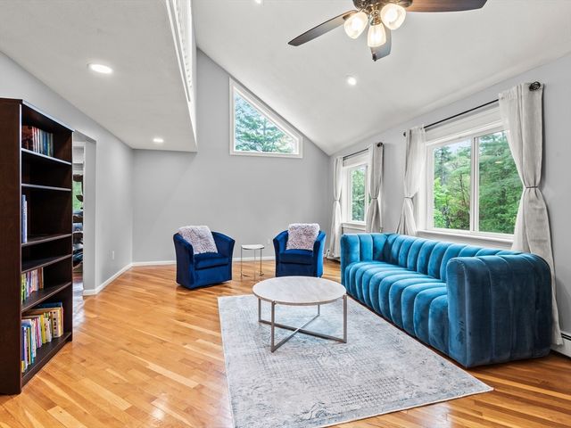 65 Briarcliff Ln, Holliston, MA 01746