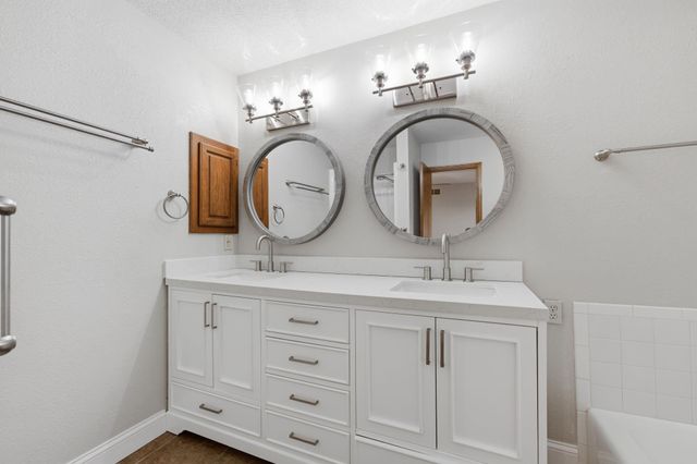 7814 W Westlawn, Wichita, KS 67212