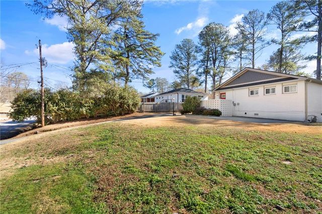 2026 Harwinor SE Road, Smyrna, GA 30082