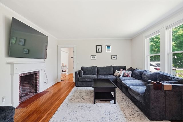 207 Dodge St, Beverly, MA 01915