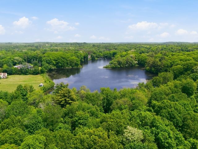 207 Dodge St, Beverly, MA 01915