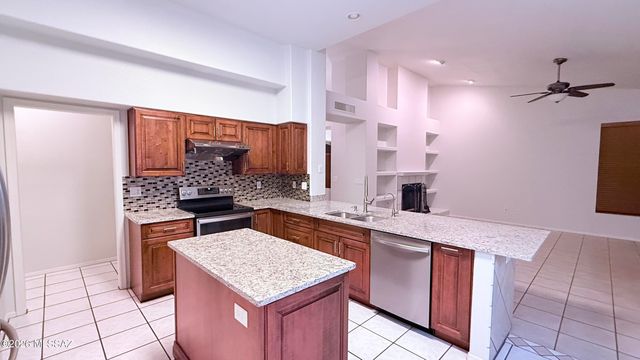 5585 N Moccasin Trail, Tucson, AZ 85750